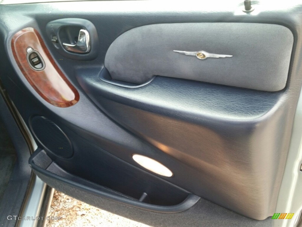 2003 Town & Country Limited - Butane Blue Pearl / Navy Blue photo #12