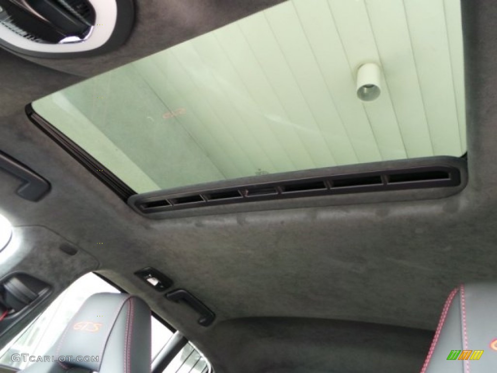 2015 Porsche Panamera GTS Sunroof Photos