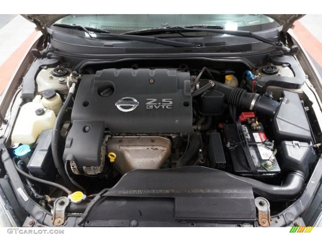 2004 Nissan Altima 2.5 S Engine Photos