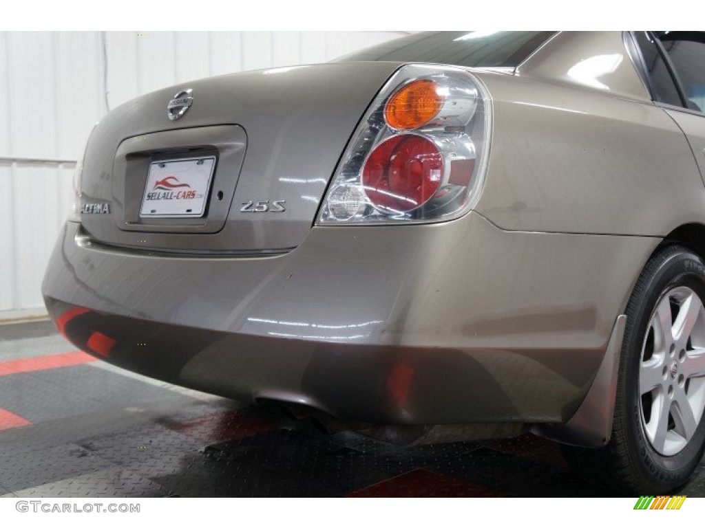 2004 Altima 2.5 S - Polished Pewter / Charcoal photo #49