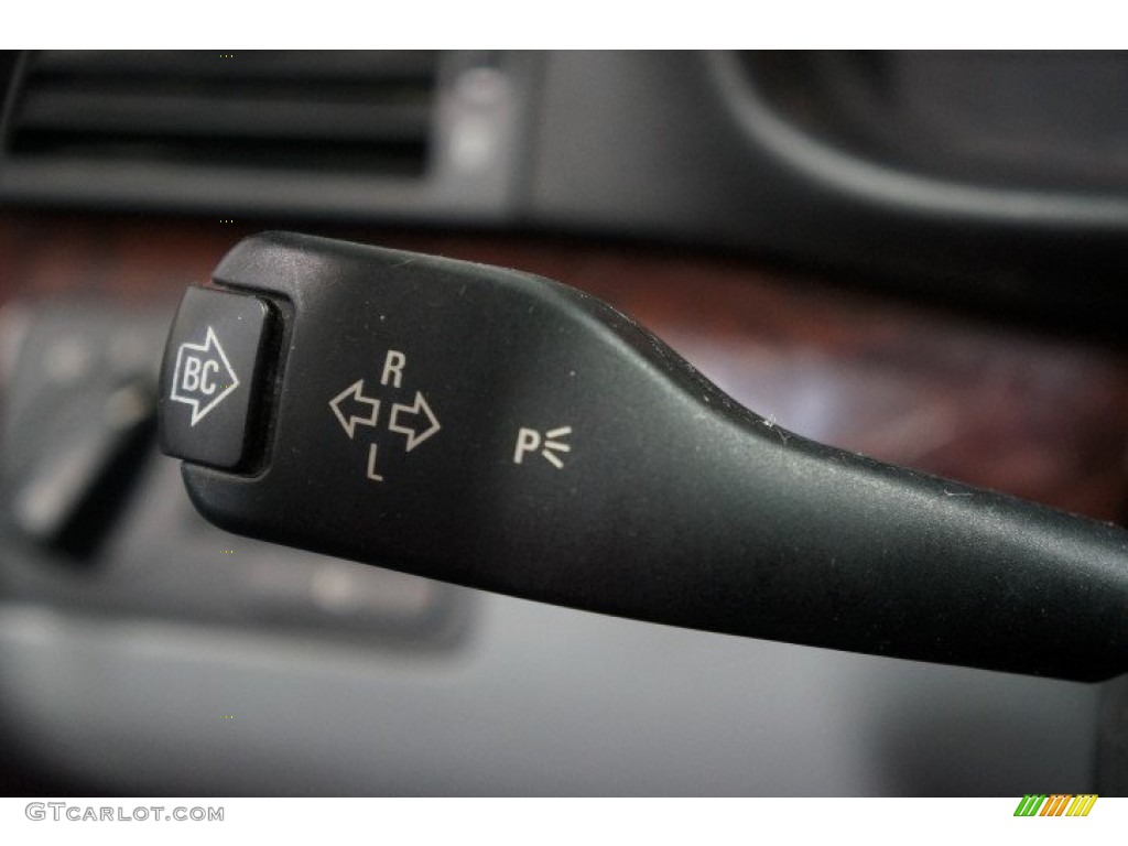 2005 BMW 3 Series 325xi Sedan Controls Photo #103315360