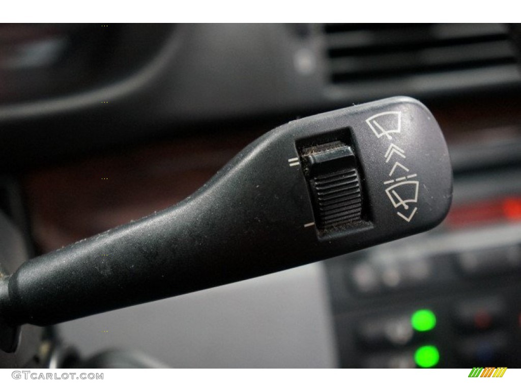 2005 BMW 3 Series 325xi Sedan Controls Photo #103315371