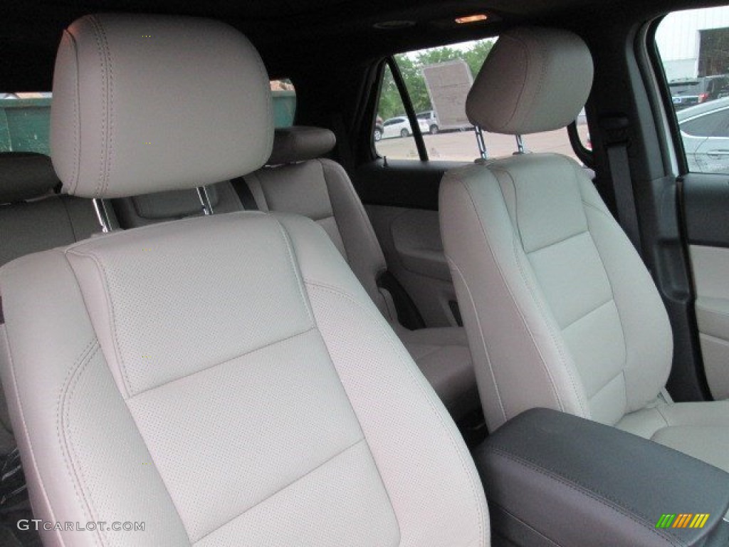 2015 Explorer Limited - White Platinum / Medium Light Stone photo #30