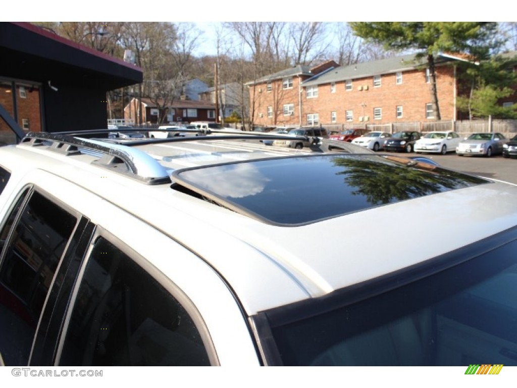 2006 Navigator Luxury 4x4 - Oxford White / Camel photo #28