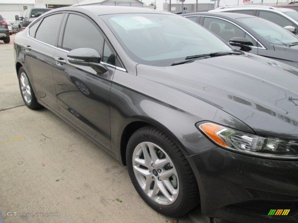2015 Fusion SE - Magnetic Metallic / Charcoal Black photo #1