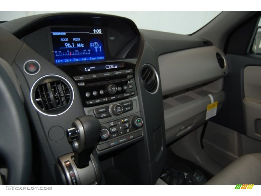 2015 Pilot LX - Alabaster Silver Metallic / Gray photo #11