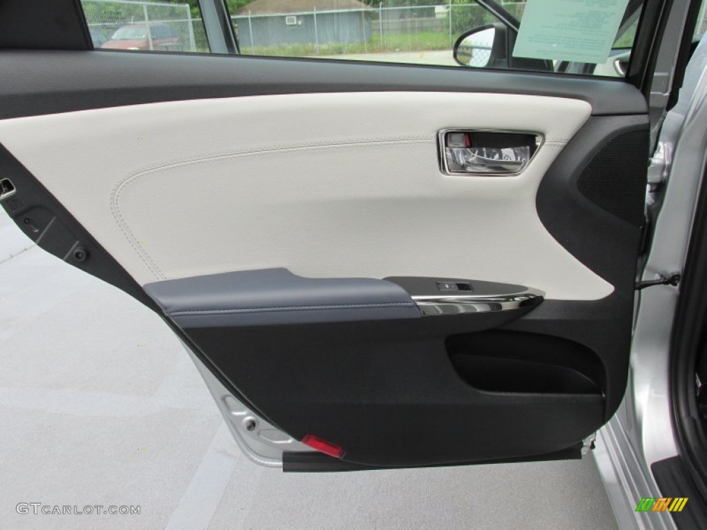 2015 Toyota Avalon XLE Premium Light Gray Door Panel Photo #103325857