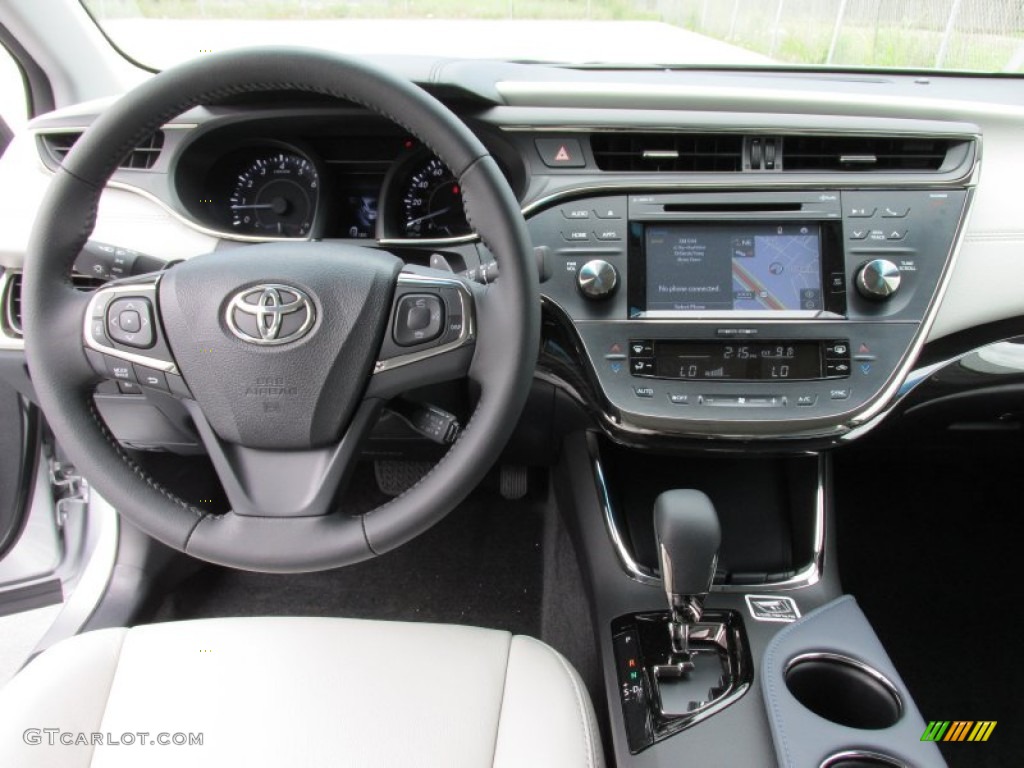 2015 Toyota Avalon XLE Premium Dashboard Photos