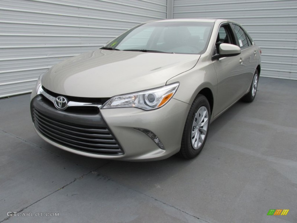 2015 Camry LE - Creme Brulee Mica / Black photo #7