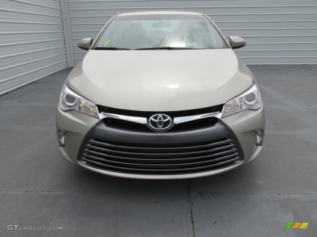 2015 Camry LE - Creme Brulee Mica / Black photo #8