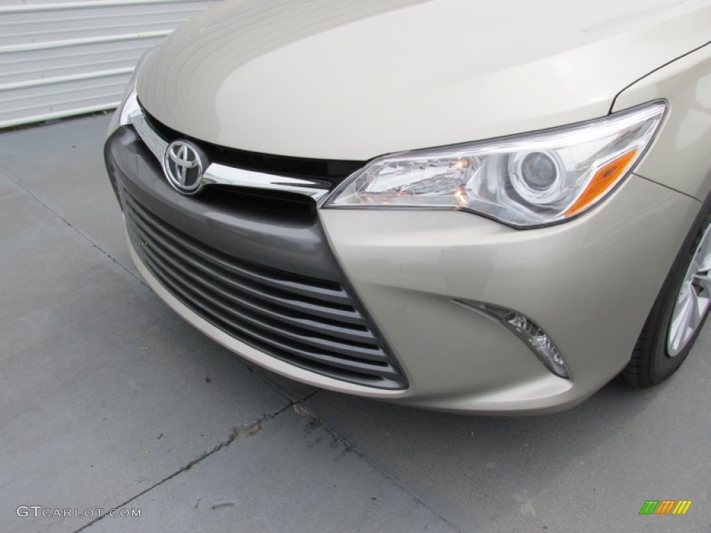 2015 Camry LE - Creme Brulee Mica / Black photo #10