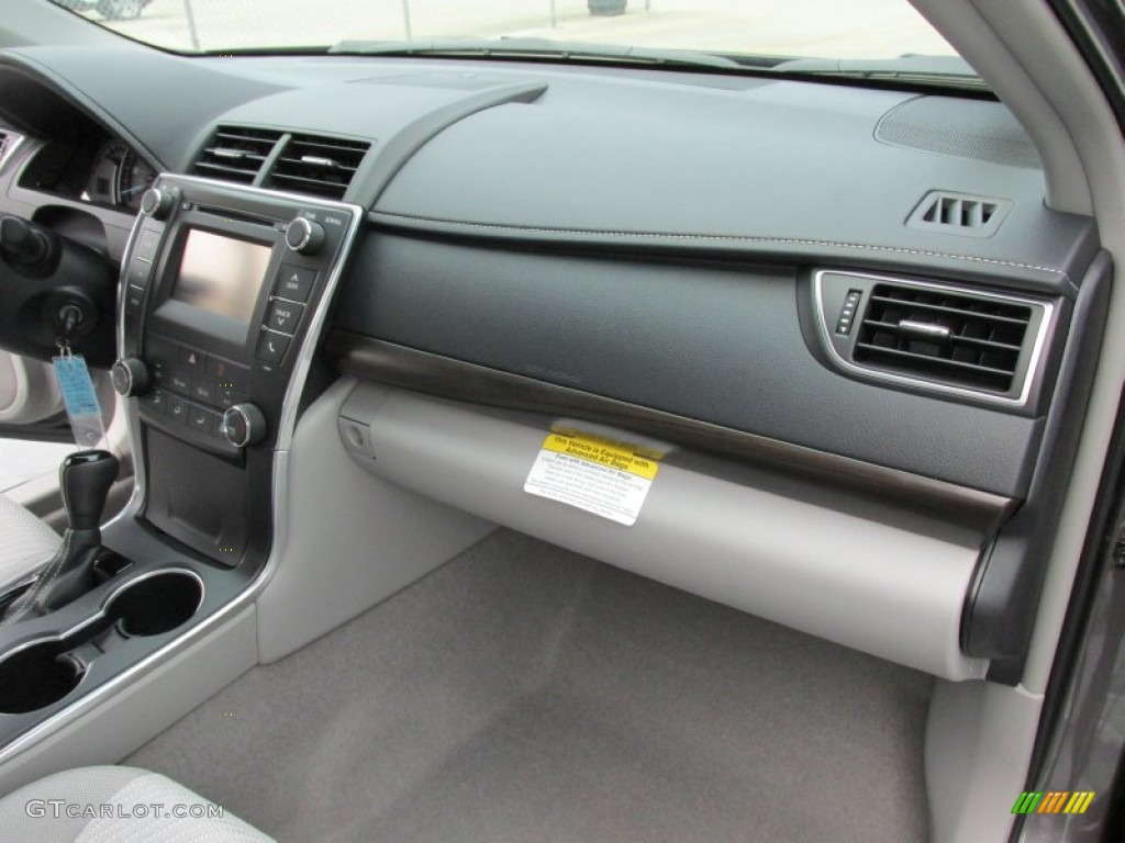 2015 Camry LE - Predawn Gray Mica / Ash photo #16