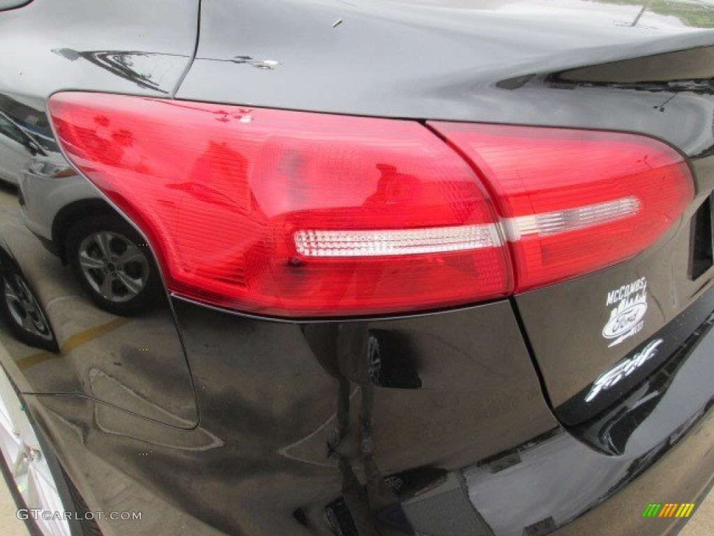 2015 Focus SE Sedan - Tuxedo Black Metallic / Charcoal Black photo #10