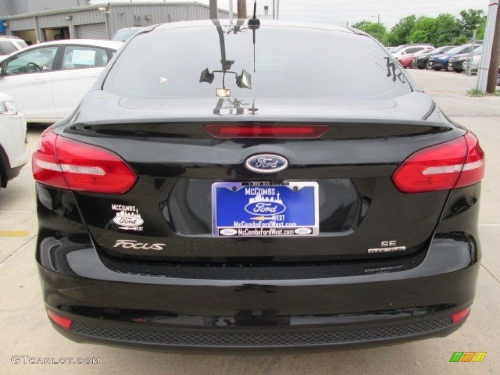 2015 Focus SE Sedan - Tuxedo Black Metallic / Charcoal Black photo #13
