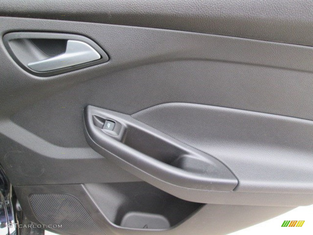 2015 Focus SE Sedan - Tuxedo Black Metallic / Charcoal Black photo #18