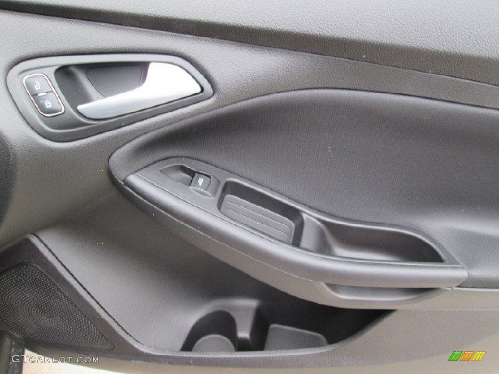 2015 Focus SE Sedan - Tuxedo Black Metallic / Charcoal Black photo #23