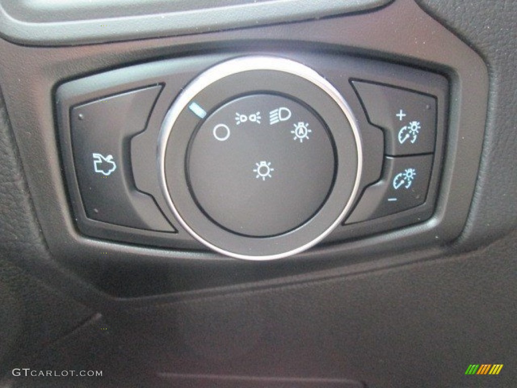 2015 Focus SE Sedan - Tuxedo Black Metallic / Charcoal Black photo #29