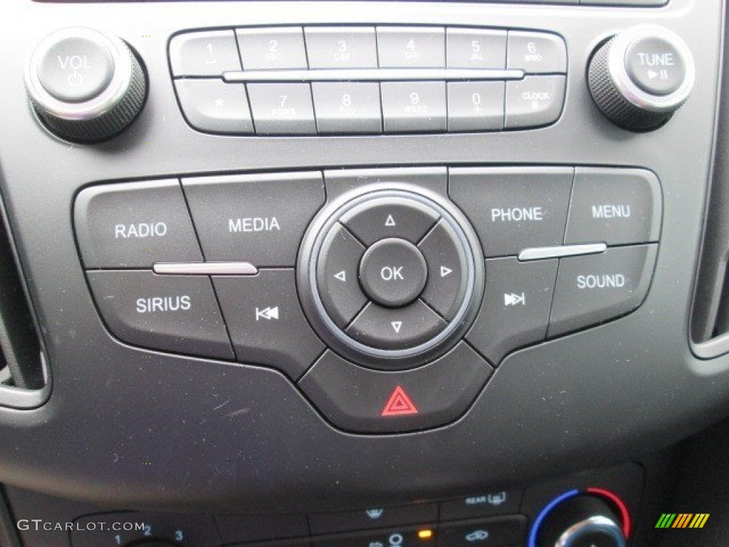 2015 Focus SE Sedan - Tuxedo Black Metallic / Charcoal Black photo #37