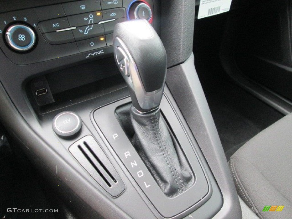 2015 Focus SE Sedan - Tuxedo Black Metallic / Charcoal Black photo #39