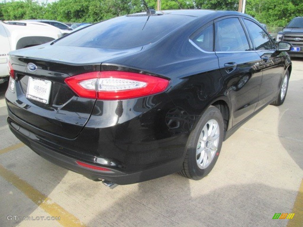 2015 Fusion S - Tuxedo Black Metallic / Earth Gray photo #5