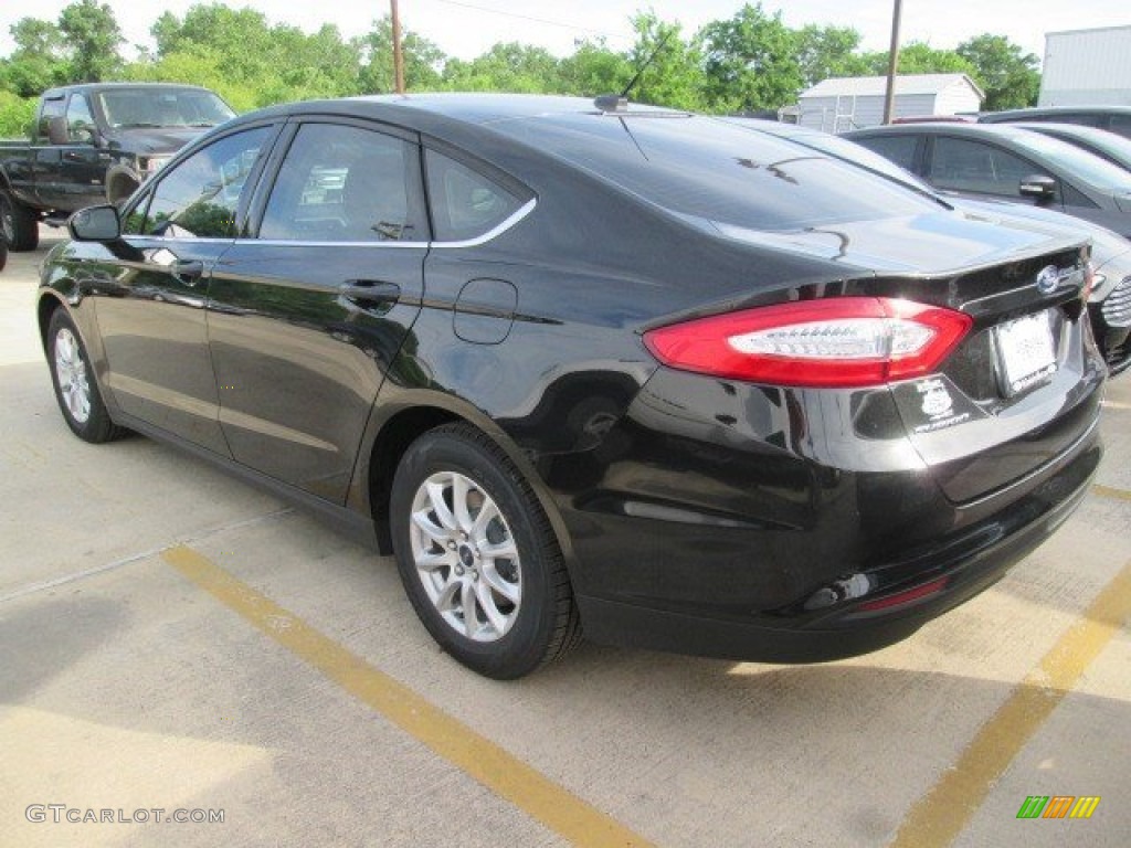 2015 Fusion S - Tuxedo Black Metallic / Earth Gray photo #7