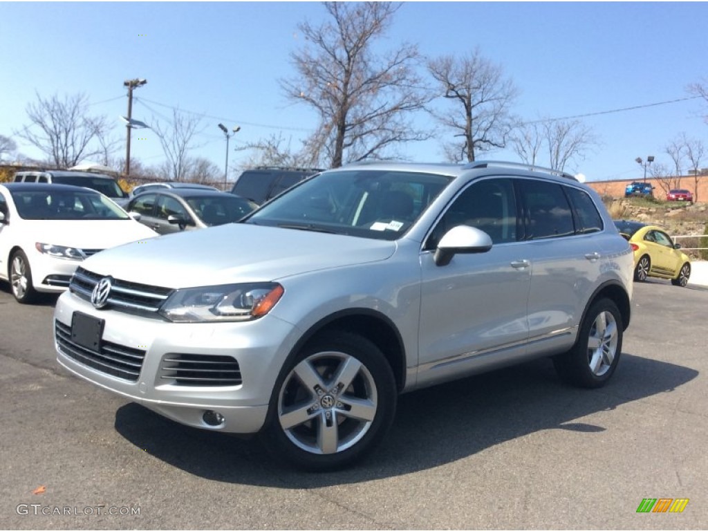 2014 Volkswagen Touareg V6 Lux 4Motion Exterior Photos