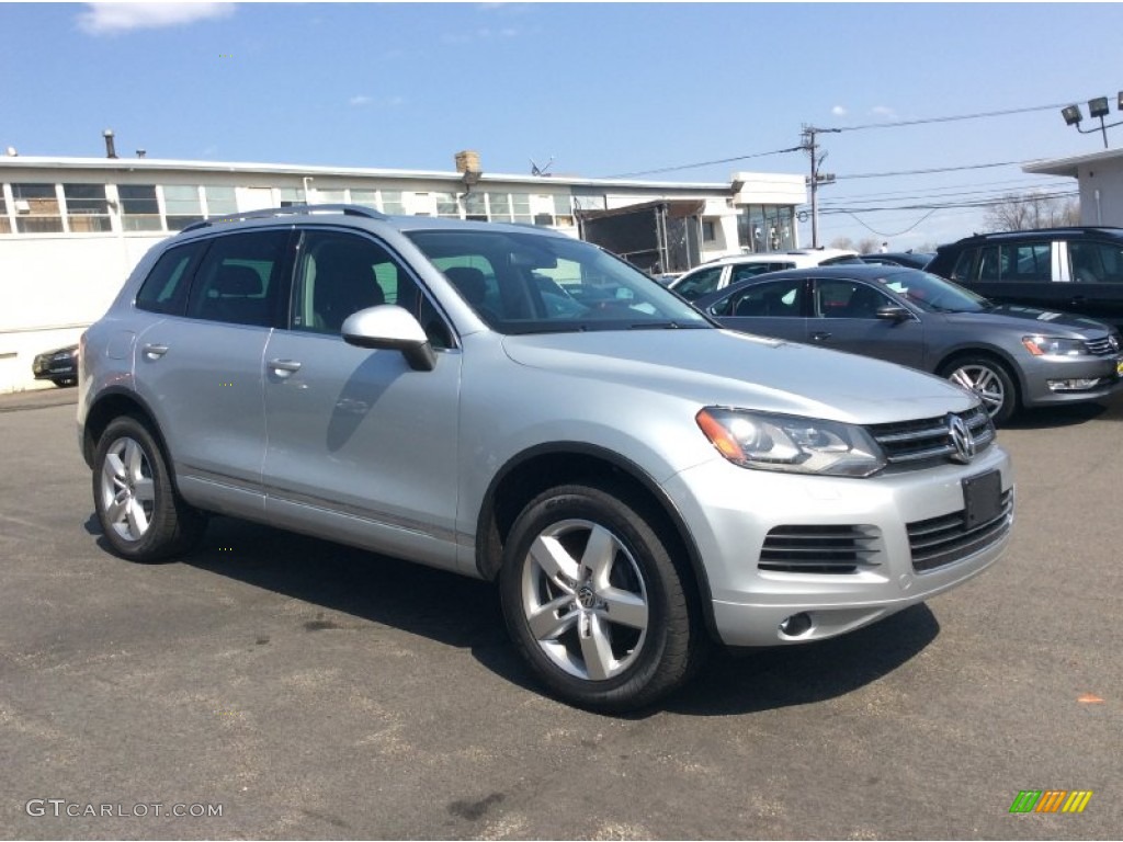 Cool Silver Metallic 2014 Volkswagen Touareg V6 Lux 4Motion Exterior Photo #103335812