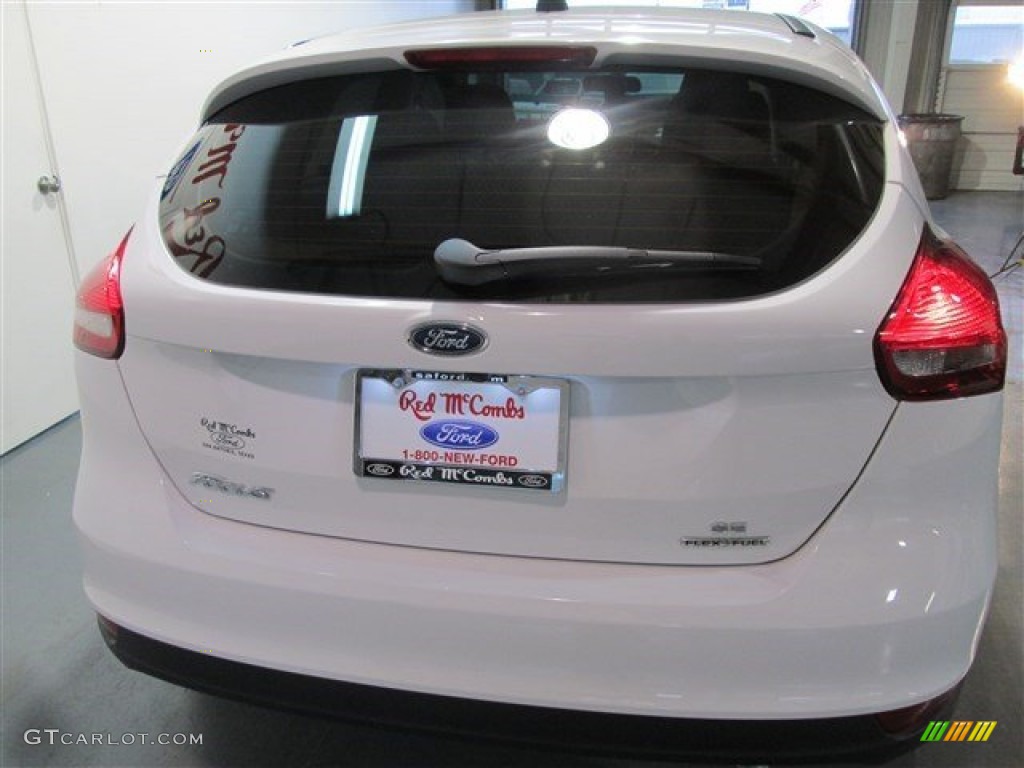 2015 Focus SE Hatchback - Oxford White / Charcoal Black photo #5