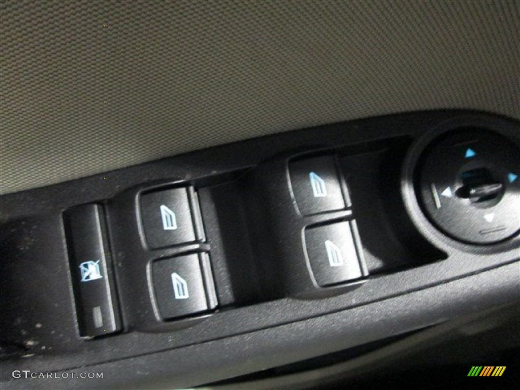 2015 Focus SE Hatchback - Oxford White / Charcoal Black photo #20