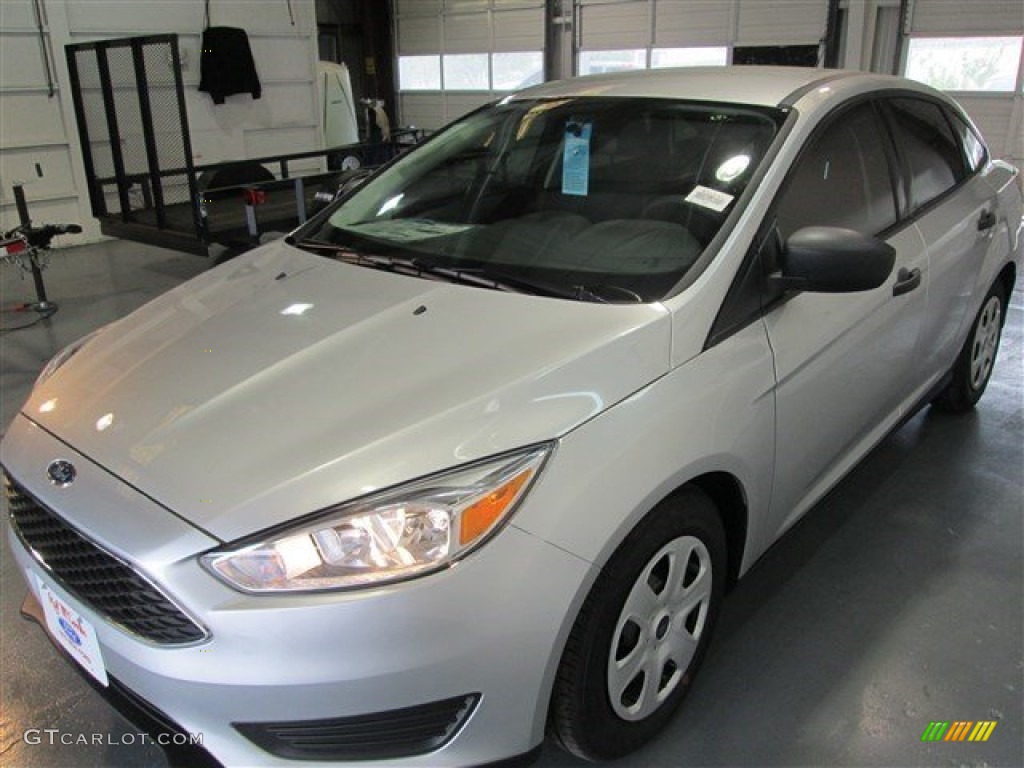 2015 Focus S Sedan - Ingot Silver Metallic / Charcoal Black photo #3