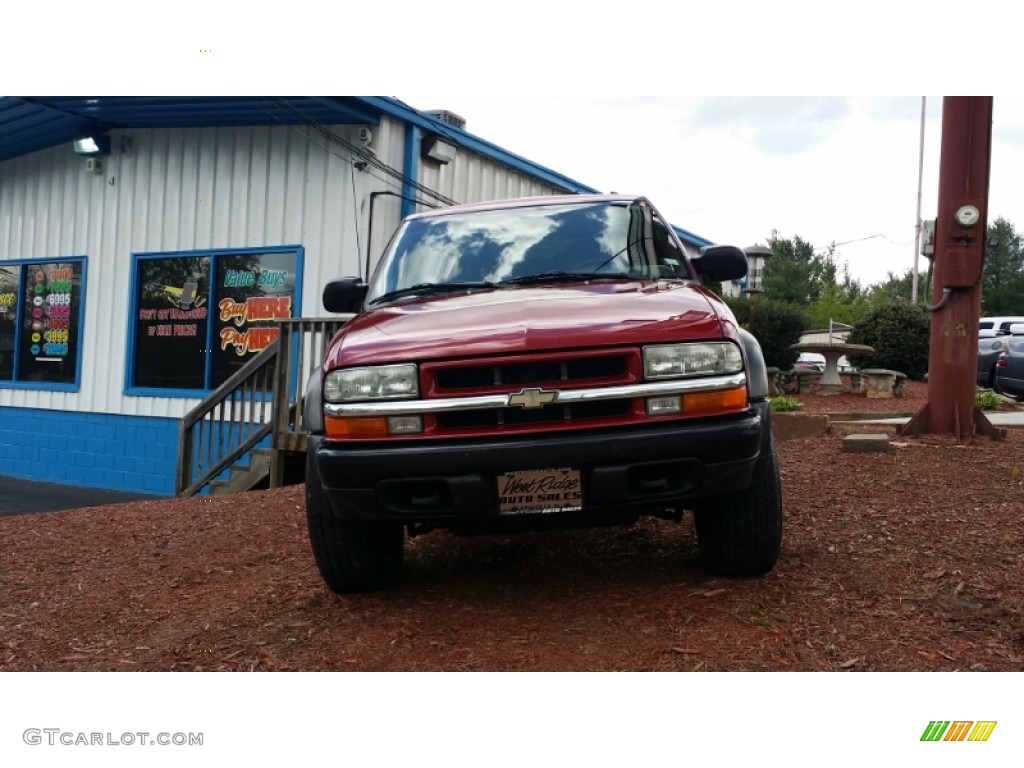 2004 Blazer LS 4x4 - Dark Cherry Red Metallic / Graphite Gray photo #8