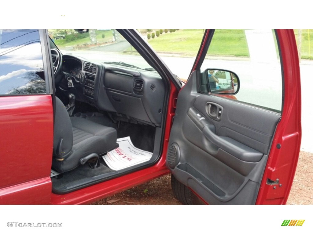 2004 Blazer LS 4x4 - Dark Cherry Red Metallic / Graphite Gray photo #9