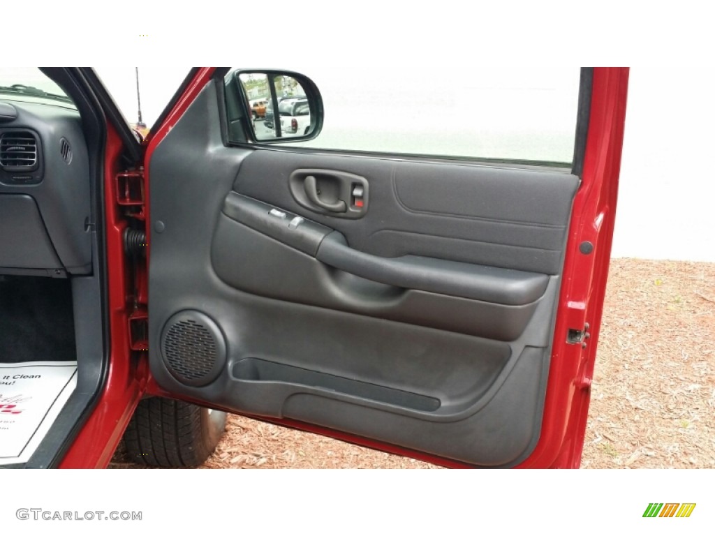 2004 Blazer LS 4x4 - Dark Cherry Red Metallic / Graphite Gray photo #10