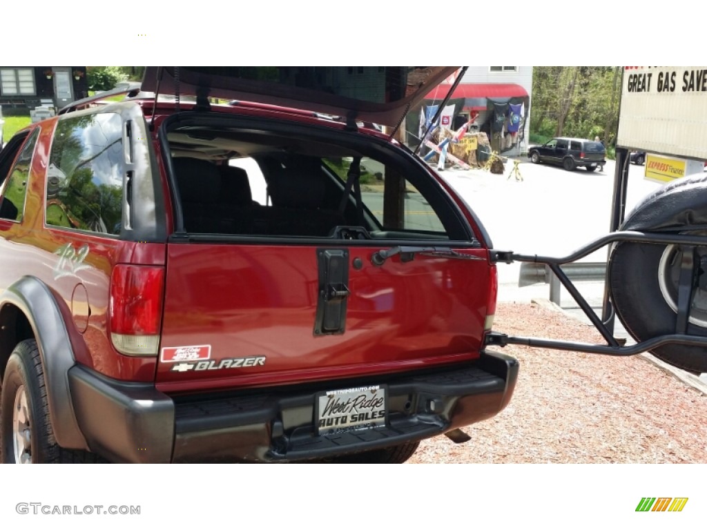 2004 Blazer LS 4x4 - Dark Cherry Red Metallic / Graphite Gray photo #27