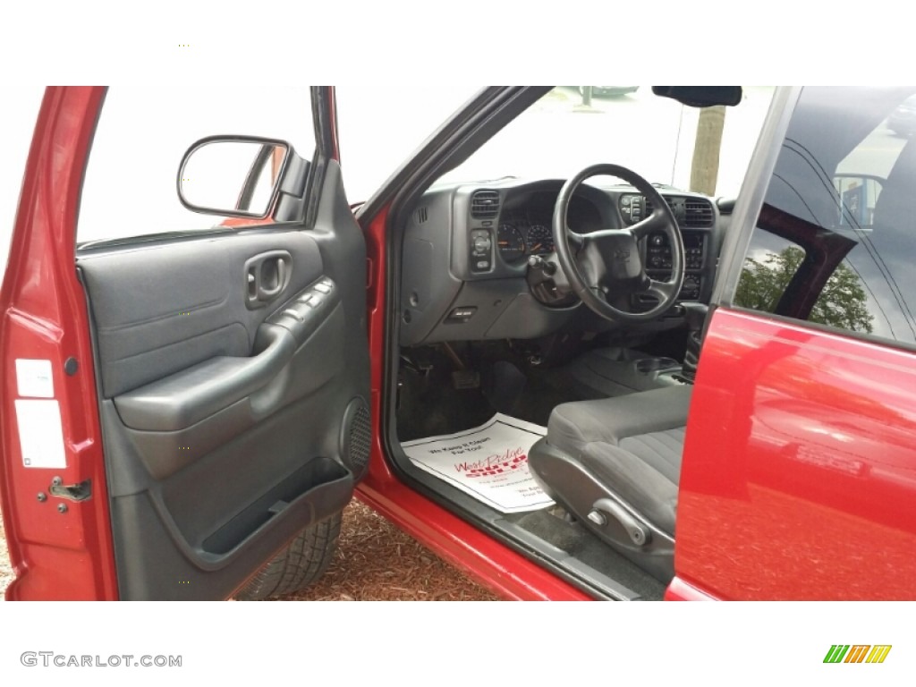 2004 Blazer LS 4x4 - Dark Cherry Red Metallic / Graphite Gray photo #29
