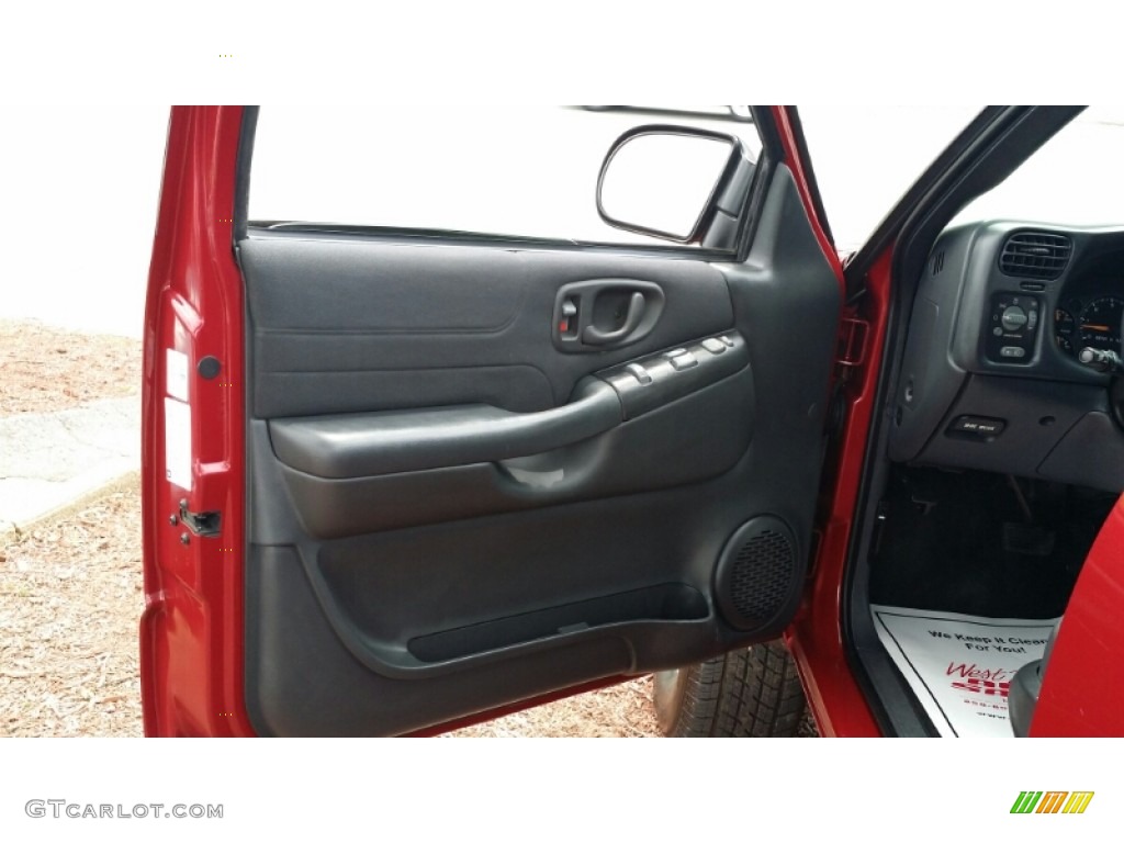 2004 Blazer LS 4x4 - Dark Cherry Red Metallic / Graphite Gray photo #30