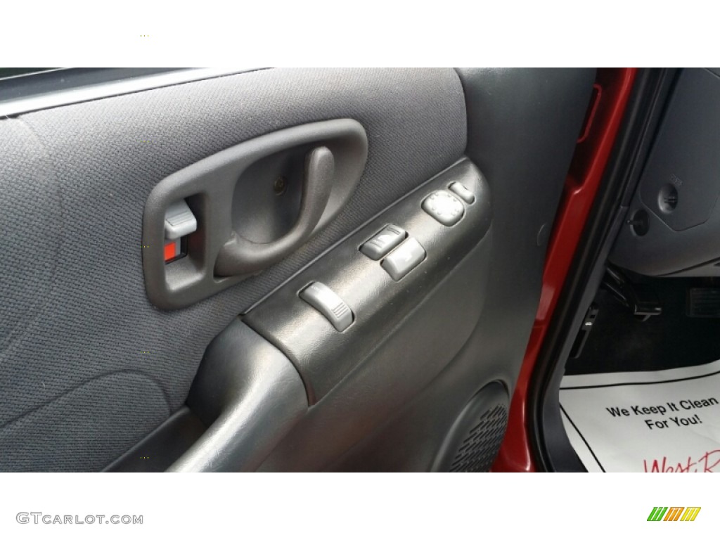 2004 Blazer LS 4x4 - Dark Cherry Red Metallic / Graphite Gray photo #31