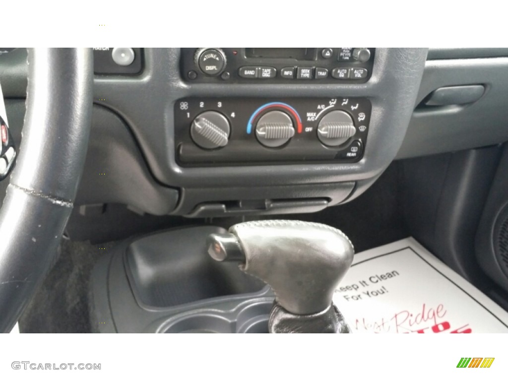 2004 Blazer LS 4x4 - Dark Cherry Red Metallic / Graphite Gray photo #40