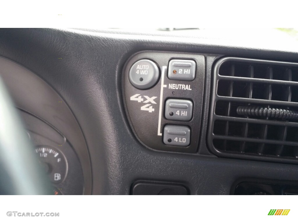 2004 Blazer LS 4x4 - Dark Cherry Red Metallic / Graphite Gray photo #44