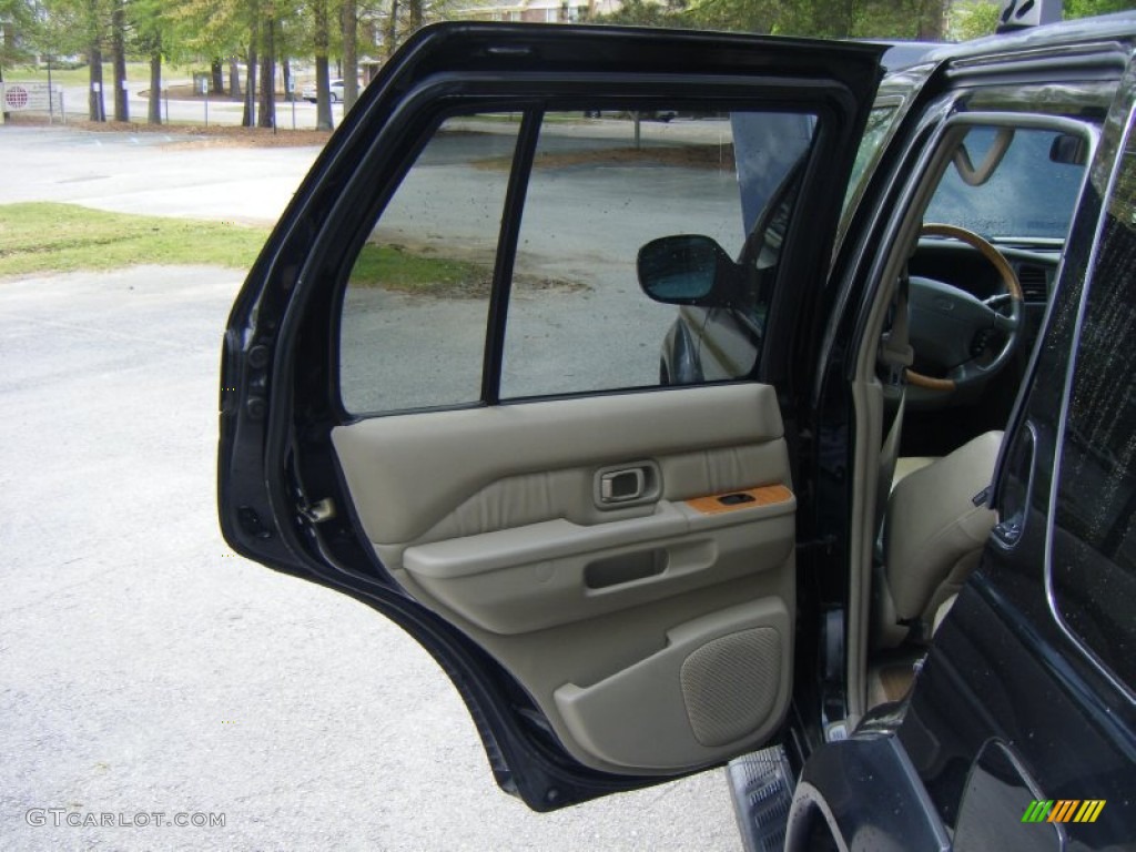2001 QX4 4x4 - Black Obsidian / Stone Beige photo #10