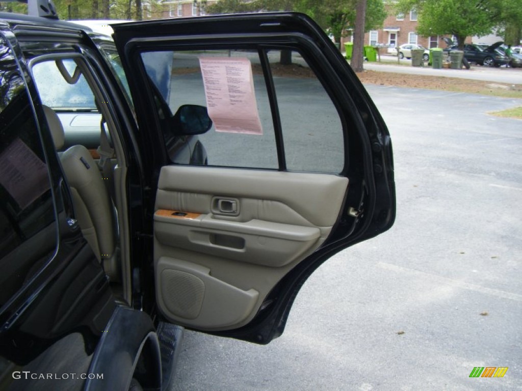 2001 QX4 4x4 - Black Obsidian / Stone Beige photo #12