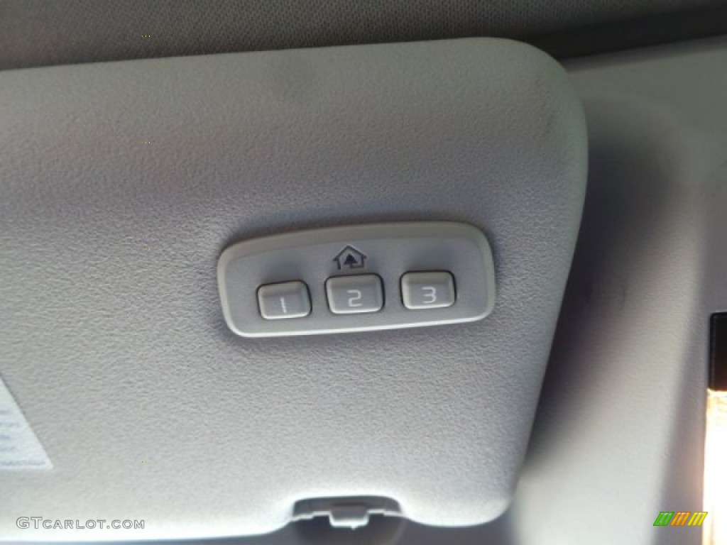 2010 C70 T5 - Electric Silver Metallic / Off Black photo #14