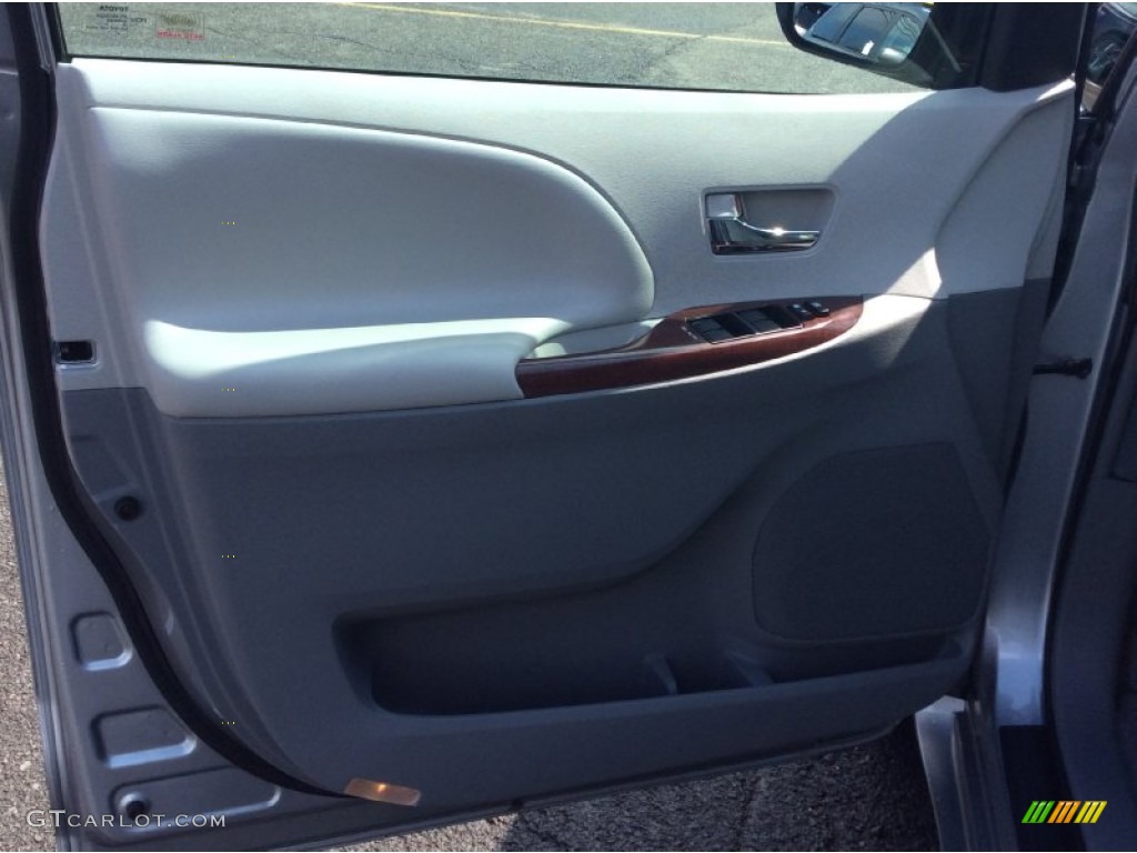 2014 Sienna XLE - Silver Sky Metallic / Light Gray photo #6