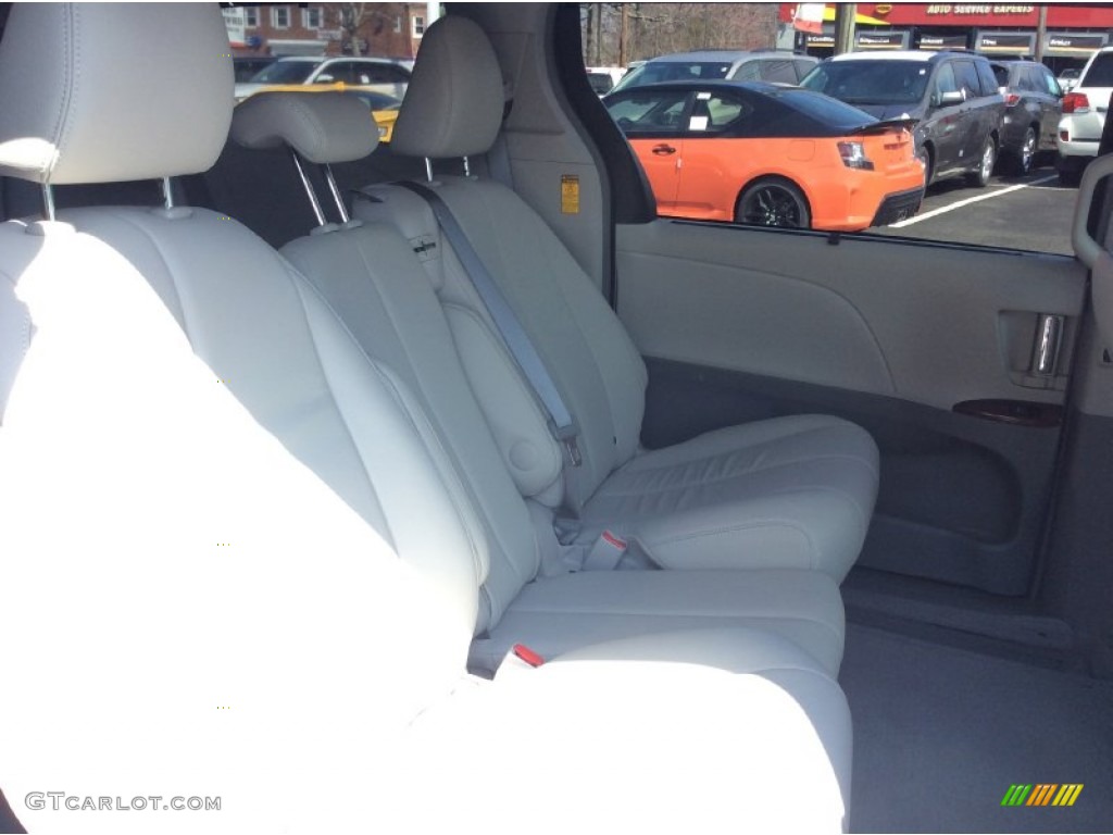 2014 Sienna XLE - Silver Sky Metallic / Light Gray photo #17