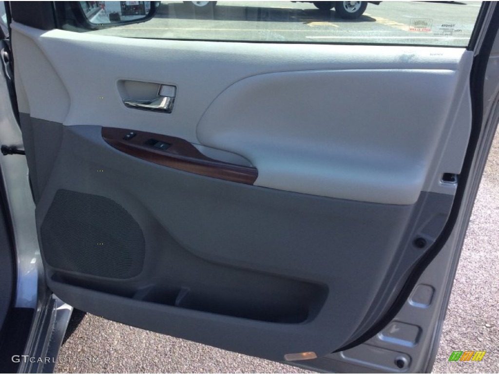 2014 Sienna XLE - Silver Sky Metallic / Light Gray photo #18