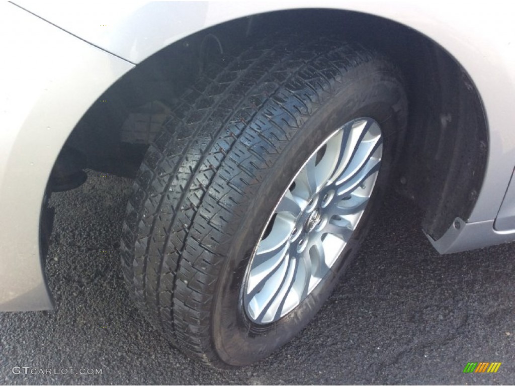 2014 Sienna XLE - Silver Sky Metallic / Light Gray photo #21