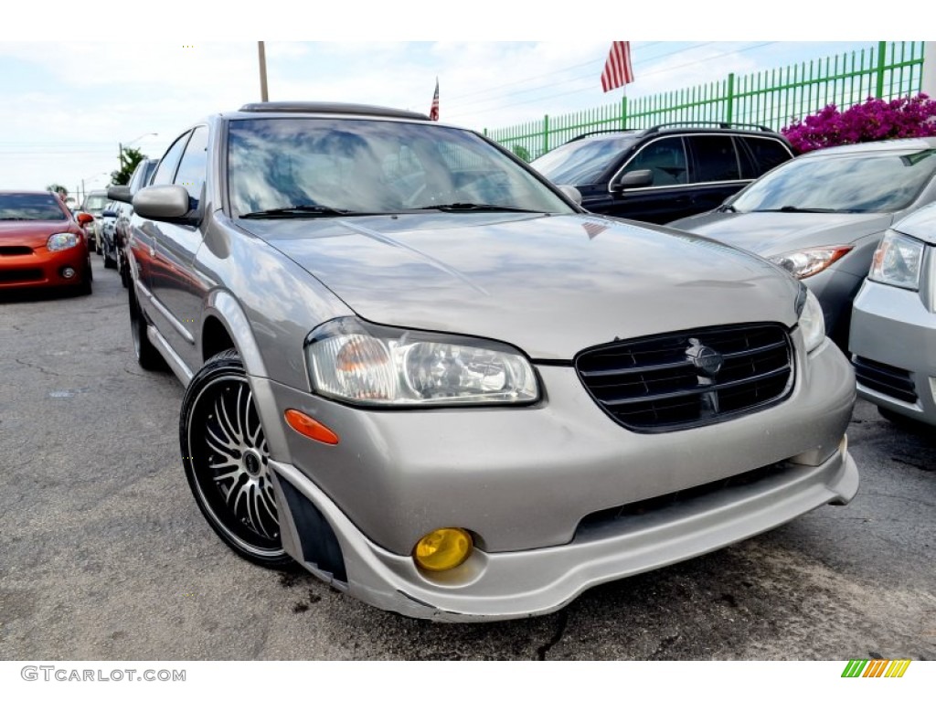 2000 Maxima GXE - Sunlit Sand Metallic / Frost photo #1