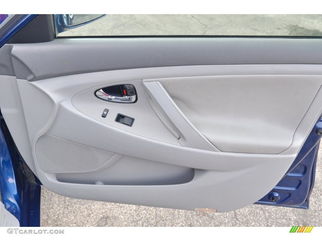 2007 Toyota Camry LE Bisque Door Panel Photo #103347875