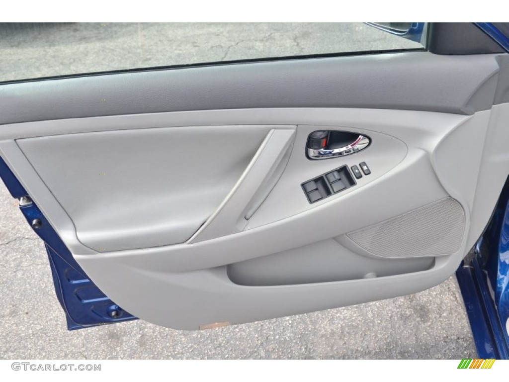 2007 Toyota Camry LE Bisque Door Panel Photo #103348080