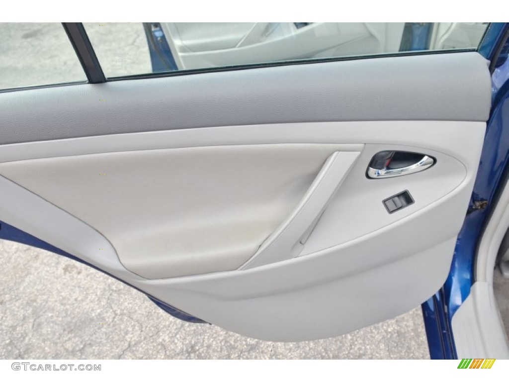 2007 Toyota Camry LE Bisque Door Panel Photo #103348169